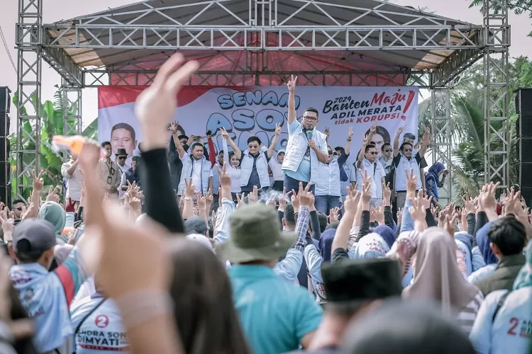 Kampanye Andra Soni - Dimyati didampingi mantan Bupati Lebak Iti Octavia Jayabaya, di Kabupaten Lebak, Selasa 8 Oktober 2024. (TOPmedia.co.id / Istimewa)