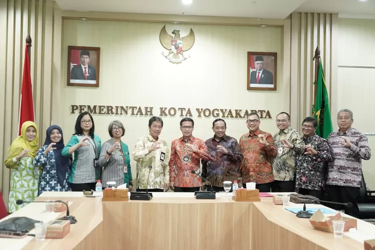 Pjs Wali Kota Cilegon, Nana Supiana saat berkunjung ke Pemkot Yogyakarta (TOPmedia/Firasat Nikmatullah)