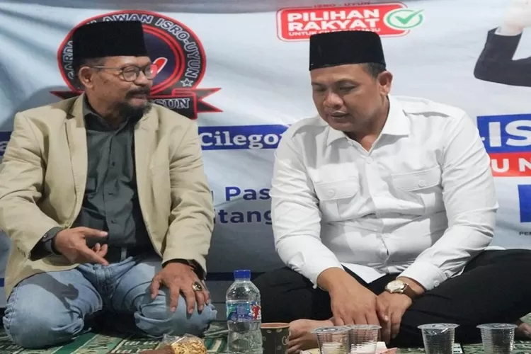 Calon Wali Kota Cilegon, Isro Miraj saat mendapatkan dukungan dari Politisi Senior Partai Golkar sekaligus mantan Ketua DPRD Cilegon, Fakih Usman (TOPmedia/Istimewa)