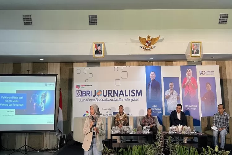 CEO Props Ilona Juwita saat membagikan insight terbaru seputar tren iklan digital di event Mediapreneur Talks, 24 Oktober 2024 di Kota Semarang, Jawa Tengah. Acara ini adalah satu dari rangkaian event Journalism 360 yang digelar Promedia Teknologi Indonesia (TOPmedia.co.id / Dok. Promedia)