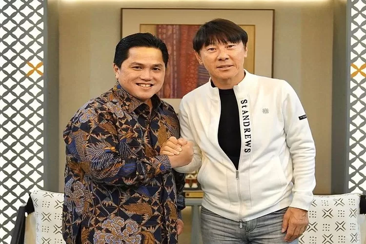 Shin Tae yong bersama Ketum PSSI Erick Thohir (TOPmedia.co.id / Istimewa)