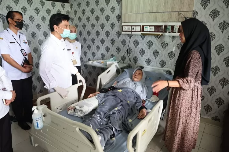 Wakil Gubernur (Wagub) Banten R.A Dimyati Natakusuma meninjau Rumah Sakit Umum Daerah (RSUD) Malingping di Kecamatan Malingping Kabupaten Lebak, Rabu (12/3/2025).