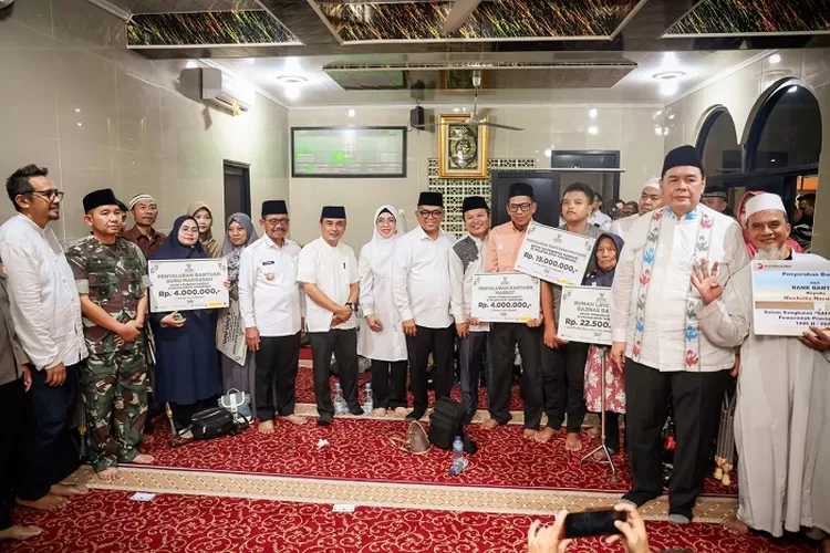 Gubernur Banten Andra Soni melakukan Safari Ramadan 1446 H di Mushola Nurul Iman, Jl Maulana Yusuf No. 80, Babakan, Kota Tangerang, Rabu (12/3/2025). 