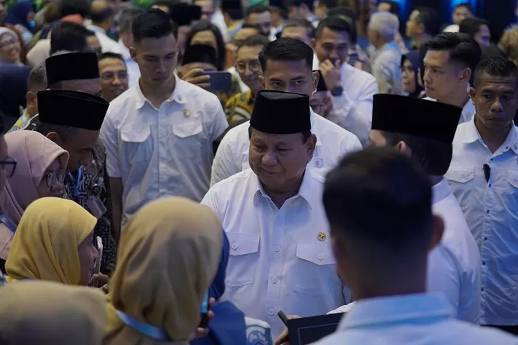 Presiden RI Prabowo ysai menghadiri diskusi bersama dengan Rektor Serta Pimpinan Perguruan Tinggi Negeri dan Swasta di Istana Kepresidenan Jakarta, Kamis (13/3).