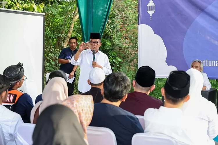 enghadiri Tasyakuran Milad ke 15 Fesbuk Banten News, di Lapangan Rumah Singgah Pasien Dhuafa Relawan Fesbuk Banten News, Minggu (16/3/2025)