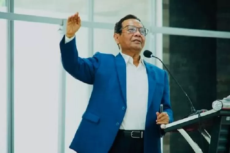 Potret Mahfud MD yang Mengaku Sempat Bahas Usia Pensiun TNI dengan Presiden Prabowo. (instagram.com/mohmahfudmd)