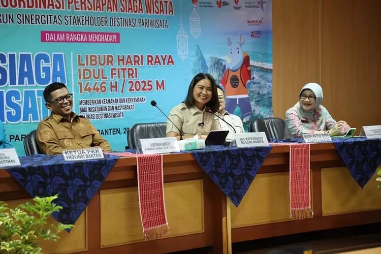 Wakil Menteri Pariwisata Ni Luh Puspa, dalam Rapat Koordinasi Persiapan Siaga Wisata bersama Gubernur Banten, di Aula Dinas Pariwisata (Dispar) Provinsi Banten, Kamis (20/3/2025).
