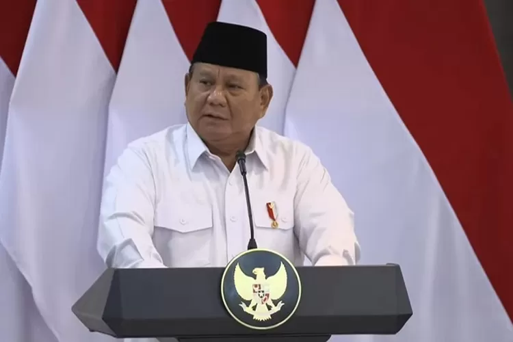 Presiden Prabowo saat memimpin sidang kabinet di Istana Kepresidenan, Jumat, 21 Maret 2025. (Tangkapan layar YouTube Sekretariat Presiden)