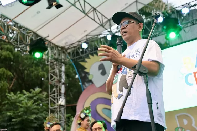 Gubernur Bnaten Andra Soni saat membuka acara Banten Creative Festival (BCF) 2025 yang digelar selama enam hari di Alun-alun, Kota Serang, Minggu (22/3/2025).