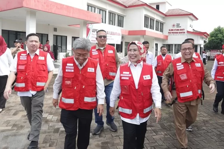 Ketua PMI Provinsi Banten, Ratu Tatu Chasanah, usai Apel Siaga Lebaran Pos Pertolongan Pertama dan Pelayanan Ambulans Tahun 2025 di Markas PMI Banten, Selasa (25/3/2025)