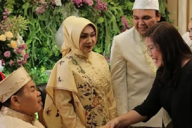 Potret Mat Solar (paling kiri) dan Idham Aulia putranya (kanan atas). (instagram.com/idhamaulia)