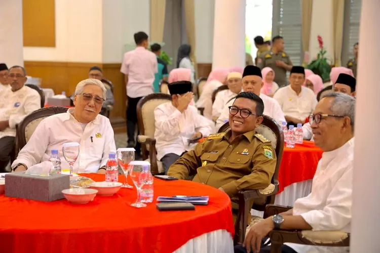 Andra Soni dalam agenda silaturahmi dan buka bersama Pengurus Persatuan Pensiunan Indonesia (PPI) Provinsi Banten di Gedung Negara Provinsi Banten, Jl Brigjen KH Syam'un No.5, Kota Serang, Selasa (25/3/2025).