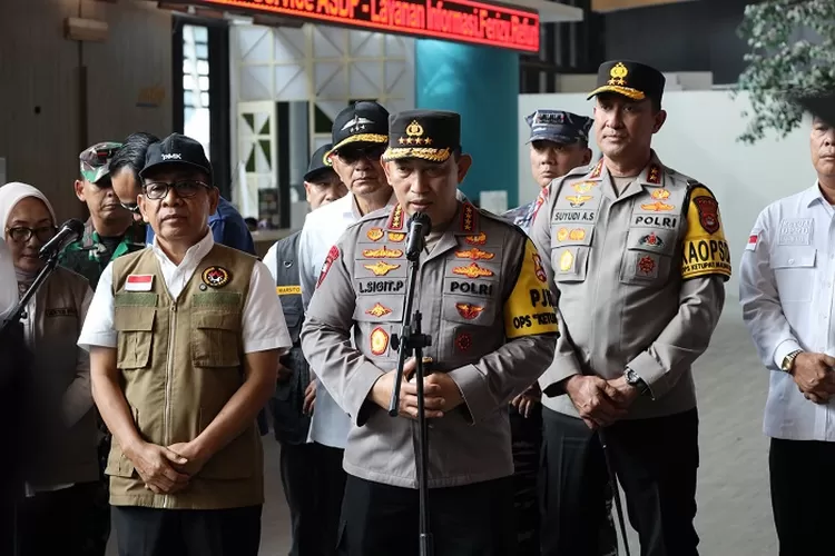 Kapolri, usai meninjau pengamanan penyeberangan di Pelabuhan Merak pada Rabu (26/03
