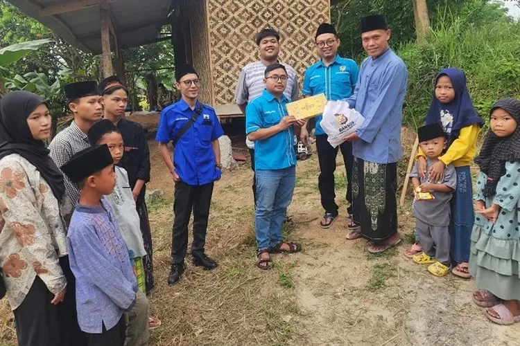 KNPI Kota Serang menggelar kegiatan 'Pemuda Berbagi' di Ponpes Darussa'amah, Gelam, Cipocokjaya, Kota Serang, Kamis, 27 Maret 2025. 