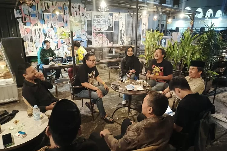  Rapat panitia HUT kesultanan Banten ke 500 tahun di Cafe Umakite jalan Kamalaka Taktakan Serang Banten, Minggu (6/4/2025).