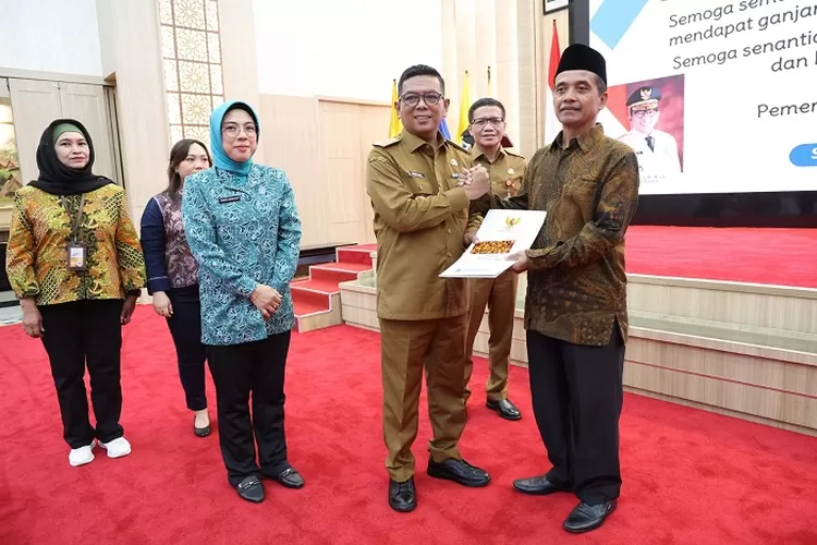 Gubernur Banten Andra Soni melepas 56 Aparatur Sipil Negara (ASN) di lingkungan  Pemprov BantSelasa (8/4/2025)en, 