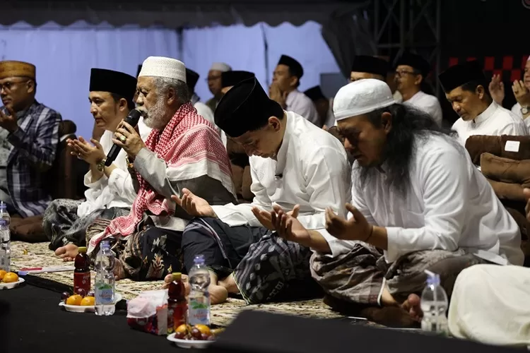 Wakil Gubernur Banten Dimyati Natakusumah saat menghadiri Gebyar Shalawat di Alun-alun Kabupaten Pandeglang, Selasa malam (8/4/2025) malam.