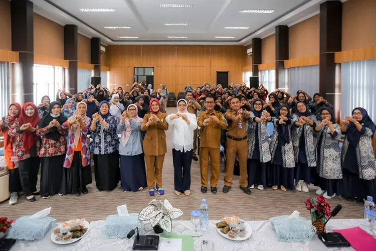 Rapat Peningkatan Kapasitas Kelembagaan Lembaga Kemasyarakatan Desa/ Kelurahan di Gedung PKK Provinsi Banten KP3B Curug, Kota Serang, Selasa (15/4/2025).
