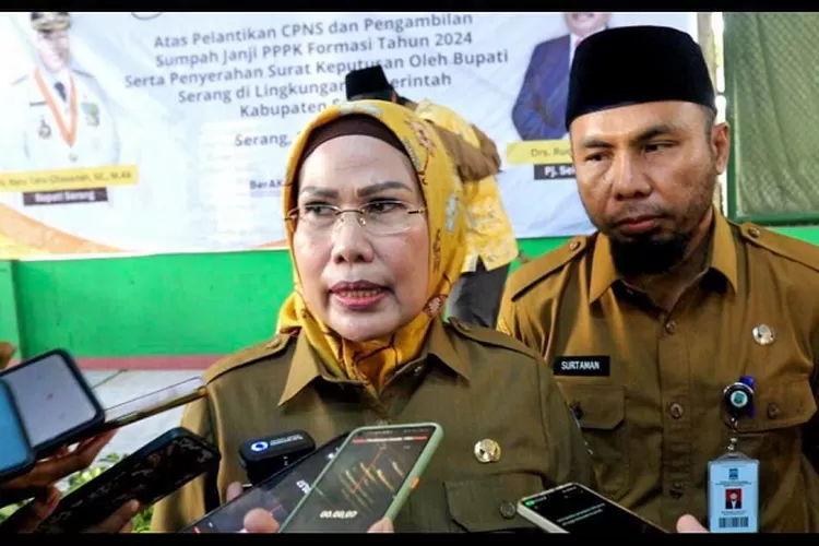 Bupati Serang Ratu Tatu Chasanah di Lapangan Tenis Indoor pada Selasa, 15 April 2025.  