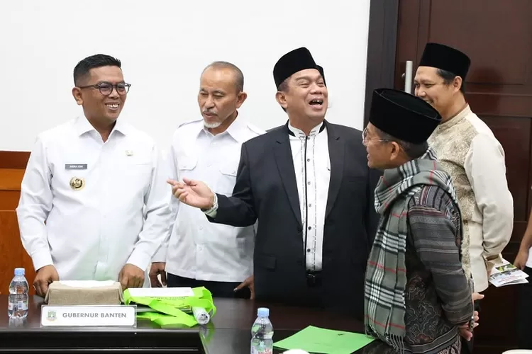 Gubernur Banten Andra Soni menerima kunjungan Forum Silaturahmi Pondok Pesantren (FSPP) Provinsi Banten di Ruang Kerja Gubernur Banten, KP3B Curug, Kota Serang, Rabu (16/4/2025). 
