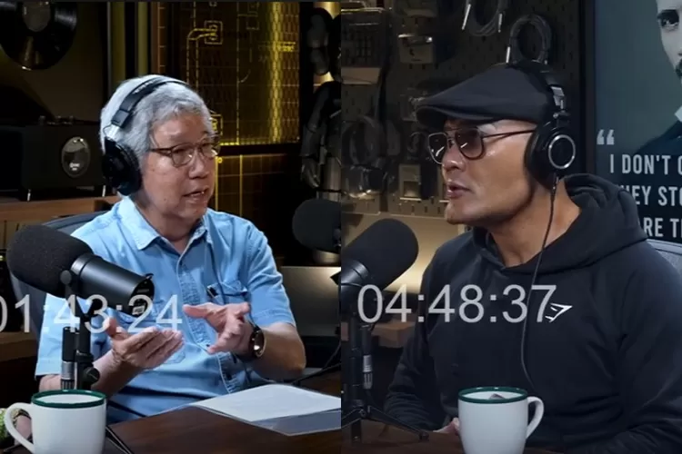 Pendiri Oriental Circus Indonesia (OCI) Taman Safari, Tony Sumampau (kiri) dan artis Deddy Corbuzier (kanan). (YouTube.com / Deddy Corbuzier)