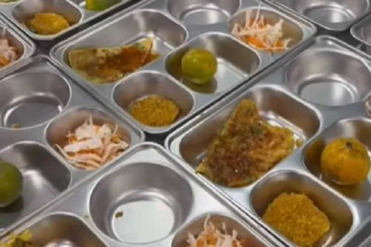 Ilustrasi Foto Menu MBG yang Dibagikan ke Siswa. (instagram.com/sppgbinokasih_sumedangselatan)