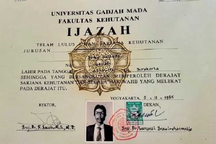 Ijazah Jokowi Diduga Palsu dan Digugat Oleh Berbagai Pihak. (tangkapan layar x.com/DianSandiU)