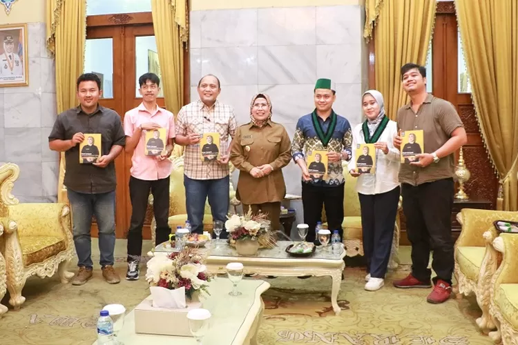 Jajaran Pengurus Himpunan Mahasiswa Islam (HMI) Kabupaten Serang melakukan silaturahmi bersama Bupati Serang Ratu Tatu Chasanah, Selasa (29/4/2025)