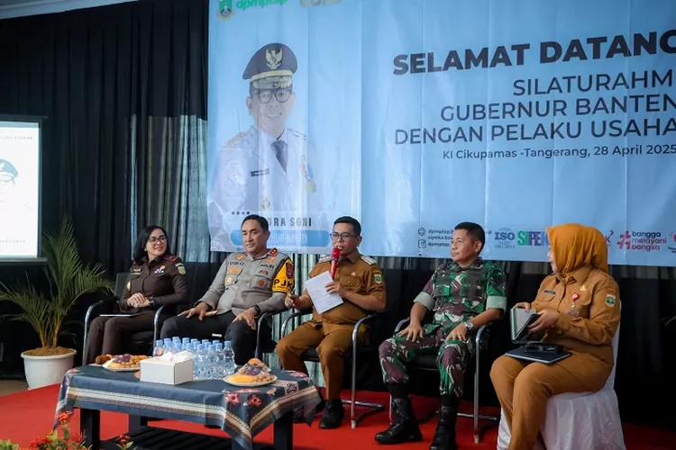 Gubernur Banten bersama Forkopimda saat Silaturahmi dan Dialog Bersama Para Pelaku Usaha Industri di Kawasan Industri Pergudangan Cikupa Mas, Kabupaten Tangerang, Senin (28/4/2025).