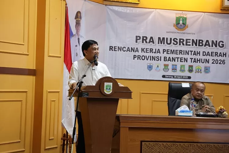 Wakil Gubernur Banten  Dimyati Natakusumah usai memberikan arahan pada Pra Musrembang RKPD Provinsi Banten tahun 2026 di aula Bappeda,  Senin (28/4/2025)