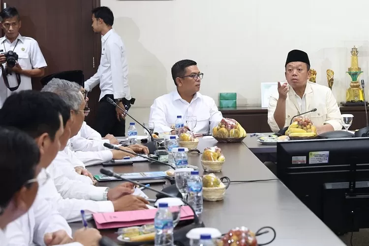 Andra Soni, dalam Rapat Koordinasi Kebijakan Layanan Pertanahan dan Tata Ruang Wilayah bersama Menteri ATR/BPN Nusron Wahid, di Aula Bappeda Kota Tangerang, Rabu (30/4/2025).