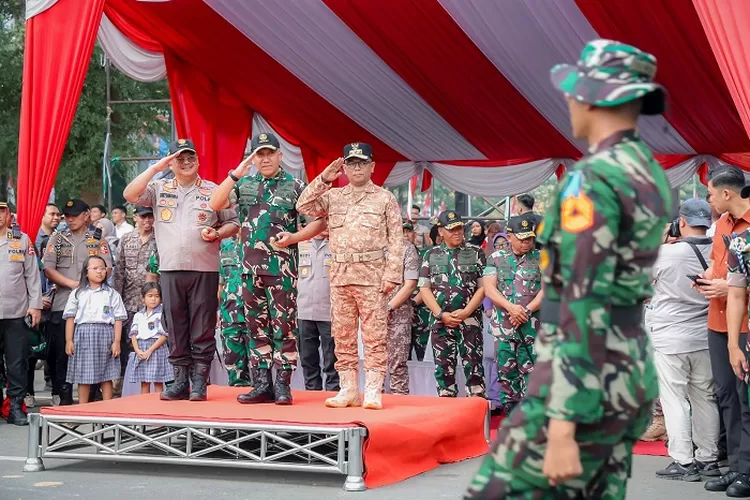 Gubernur Banten Andra Soni menghadiri Upacara Pembukaan Latihan Integrasi Taruna Wreda (Latsitarda) Nusantara ke-45 Provinsi Banten di Alun-alun Barat Kota Serang, Rabu (4/6/2025). 