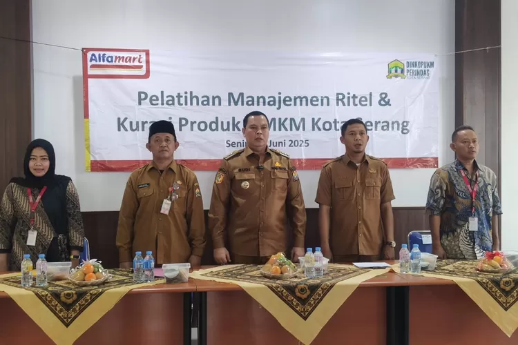 Pemerintah Kota Serang bersama PT. Alfaria Trijaya Tbk (Alfamart) Serang terus berkomitmen mendorong Usaha Mikro Kecil Menengah (UMKM) Kota Serang untuk mampu berdaya saing tinggi.  (Topmedia.co.id/Istimewa)
