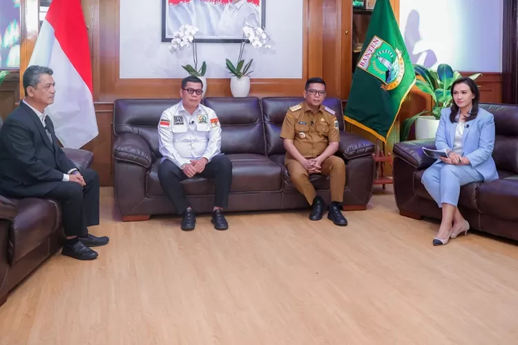 Gubernur Banten Andra Soni dan Ketua DPRD Banten Fahmi Hakim saat menjadi narasumber Dialog dengan TVRI, Selasa 30 September 2025 (Foto: Biro Adpim)