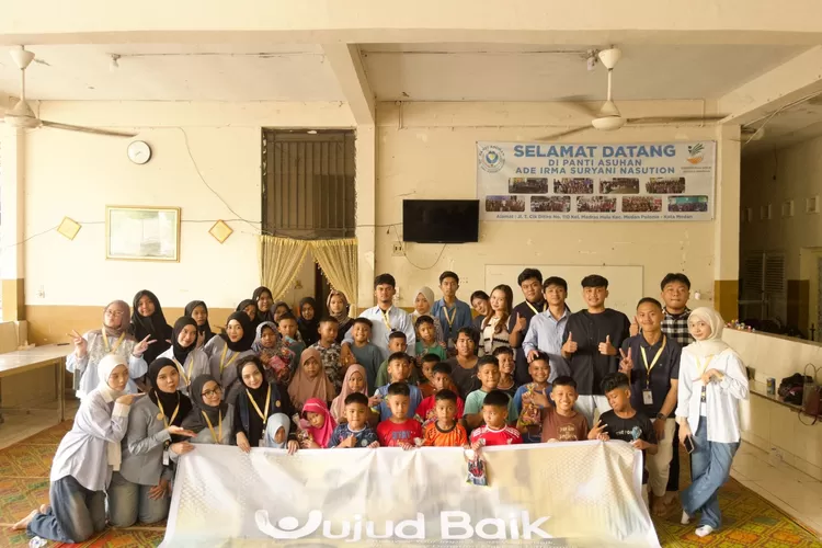 Komunitas Wujud Baik gelar pangkas gratis dan aktivitas kreatif di Panti Asuhan Ade Irma Suryani Nasution, hadirkan tawa dan kehangatan bagi anak-anak.