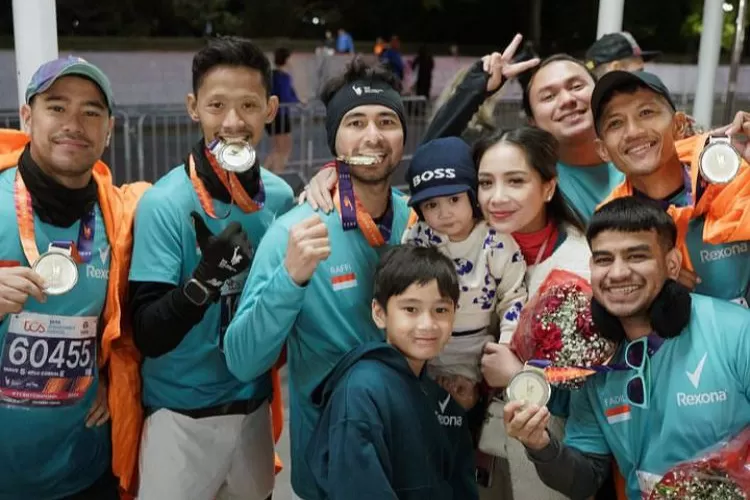 Raffi Ahmad dan tim berhasil menuntaskan marathon sepanjang 42 KM yang diadakan di New York (Instagram @raffinagita1717)