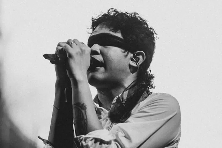 Hindia disebut-sebut pengikut organisasi iluminati (Instagram @wordfangs)