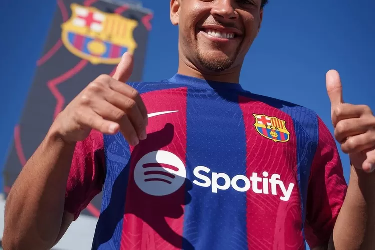 Vitor Roque resmi diperkenalkan sebagai pemain baru Barcelona. (Instagram @fcbarcelona)