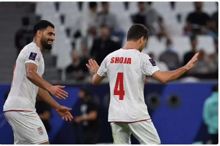 Pemain Iran melakukan selebrasi usai cetak gol (Sumber: X@adamblonski)