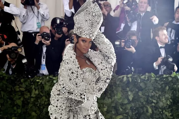 Rihanna di MET Gala 2018 (Sumber: X Luca Callimachi)