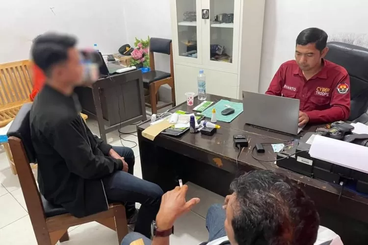 Remaja penyebar hoaks diberi pembinaan oleh Humas Polres Barito Utara