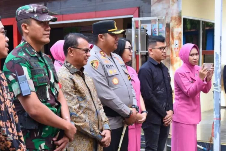 Pj Sekretaris Daerah Barito Utara (Barut), Kalteng, Jupriansyah didampingi unsur FKPD menghadiri kegiatan penyambutan Kapolres Barut yang baru AKBP Singgih Febiyanto beserta Istri, Minggu, 5 Januari 2025