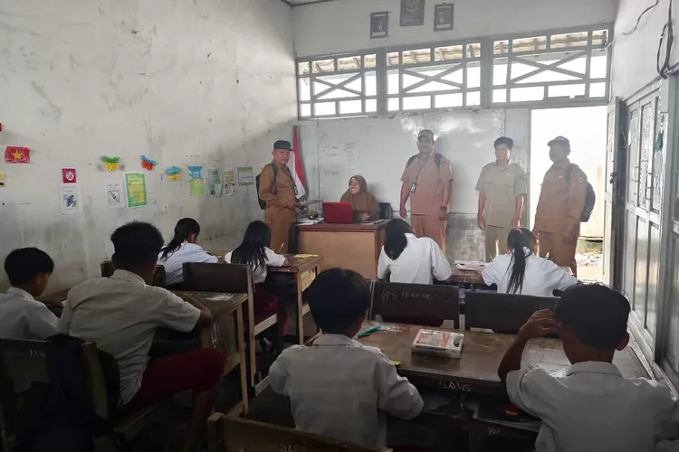 Korwil Kapuas Kuala bersama tim pengawas melaksanakan kegiatan monitoring dan pembinaan disekolah