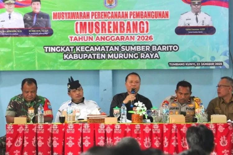 Asisten III Sekda Mura, Batara, memimpin Musyawarah Perencanaan Pembangunan (Musrenbang)  tingkat Kecamatan Sumber Barito, Rabu (22/01/2025) (dok : Diskominfo SP Mura)