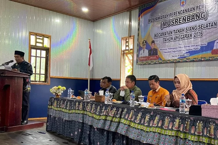 Hadiri Musrenbang, Waket I DPRD Mura Dina Maulidah Dengarkan Usulan Masyarakat (Kalteng Lima)