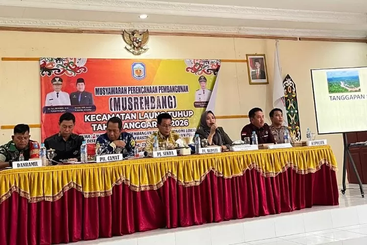 Waket I DPRD Mura Dina Maulidah saat Musrenbang di Kecamatan Laung Tuhup (kalteng lima)