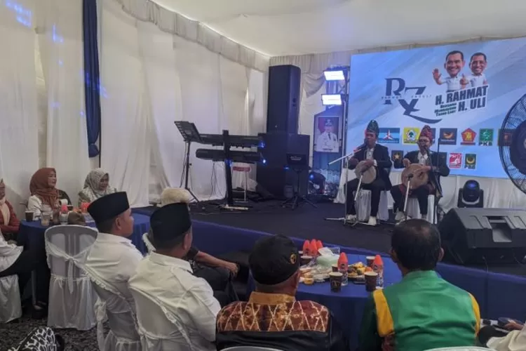 Bupati dan wakil bupati Tanah Laut terpilih, H Rahmat Trianto dan H Muhammad Zazuli, menggelar tasyakuran kemenangan di kediaman Rahmat di Pelaihari, Kalsel, pada Minggu, 9 Februari 2025. Foto: M Lutfi Ashidiqi