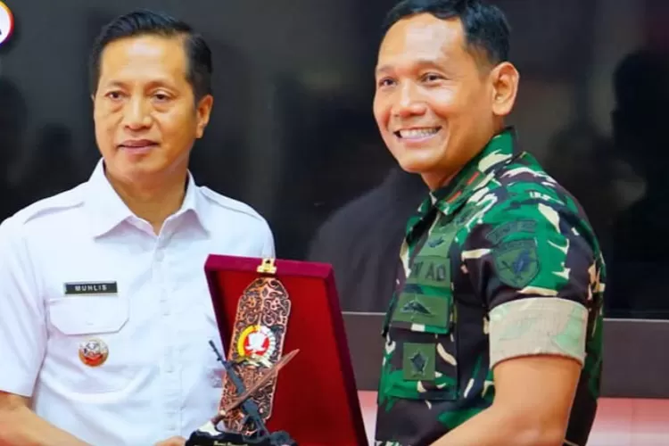 Danrem 102/Panju Panjung, Brigjen TNI Wimoko dan Pj Bupati Barut, Muhlis
