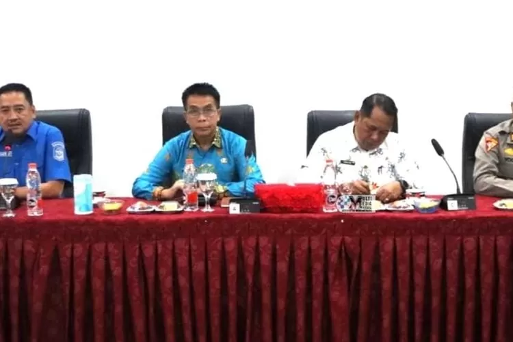 Hermon Pimpin Rakor Persiapan Program Makan Bergizi Gratis (foto : Diskomimfo SP )