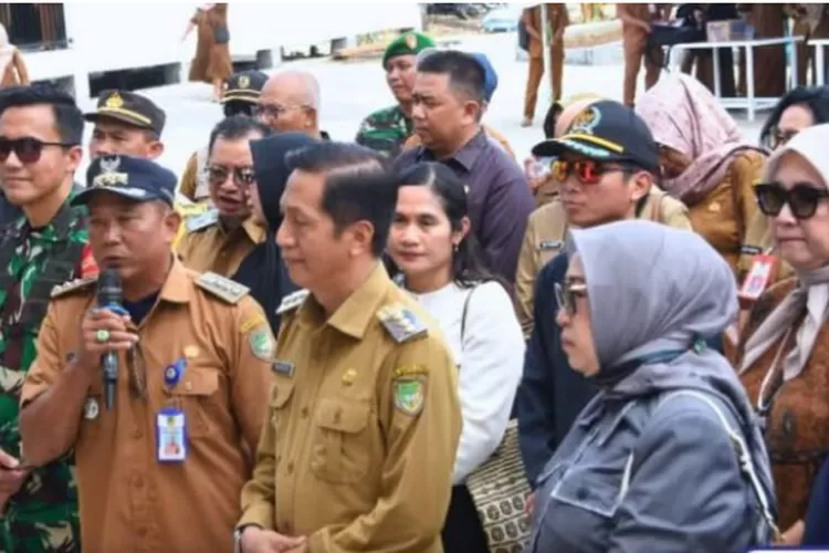Penjabat (Pj) Bupati Barito Utara (Barut), Kalteng, Muhlis, beserta jajaran dan unsur FKPD, menghadiri beberapa rangkaian kegiatan di Kecamatan Montallat dan Gunung Timang, Selasa, 18 Februari 2025. 